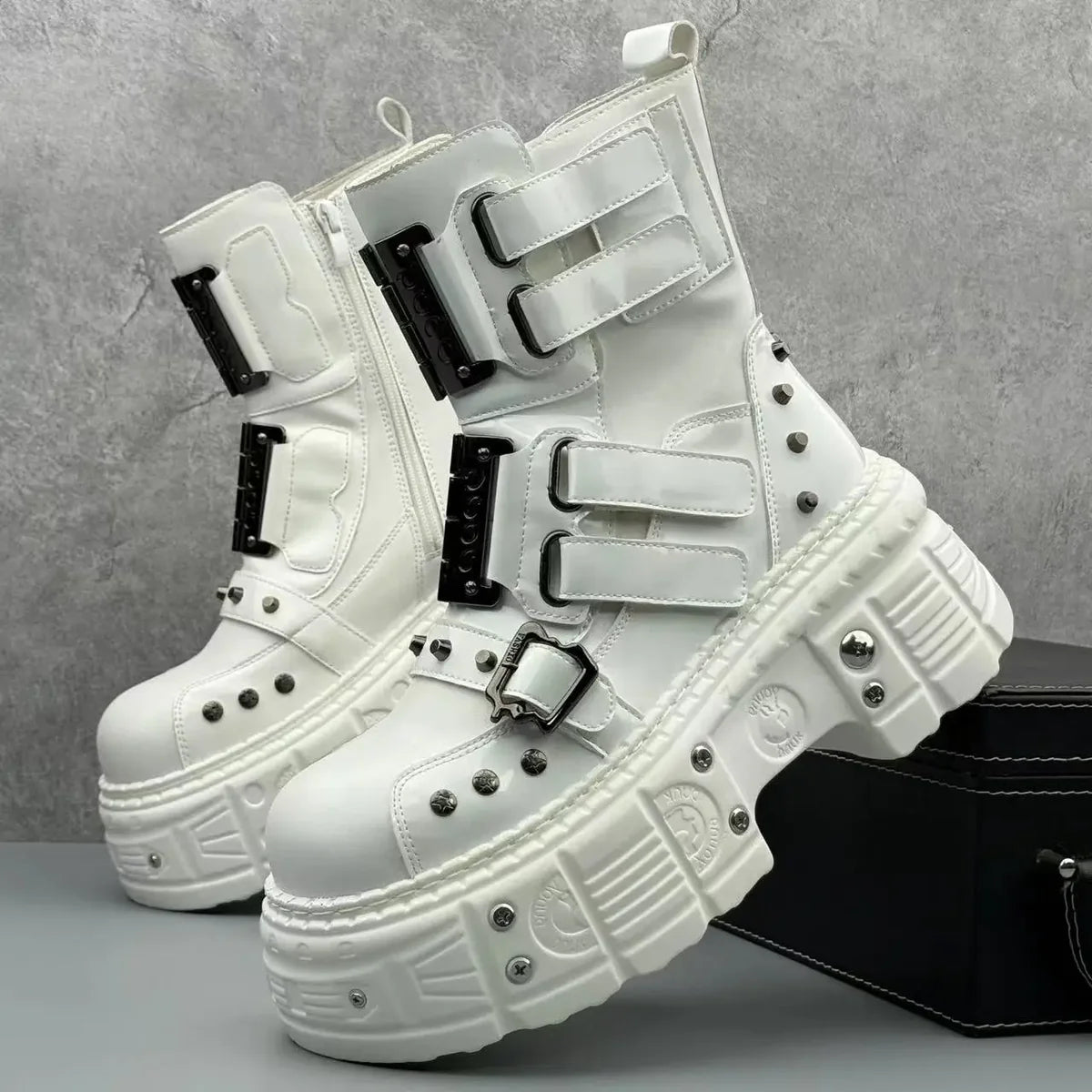 Elegant Women's Boots – Trendy Style